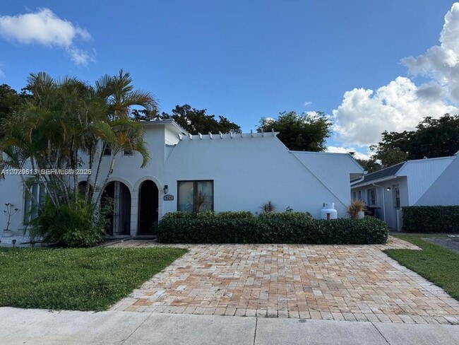 Building Photo - 824 SW 12th Pl