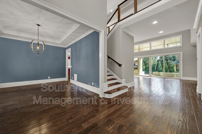 Photo - 2011 Sharon Ave House