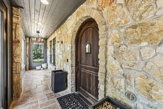 Photo - 221 N Lucas Dr