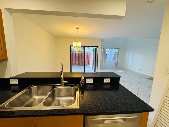 Photo - 343-308 Ives Dairy Rd