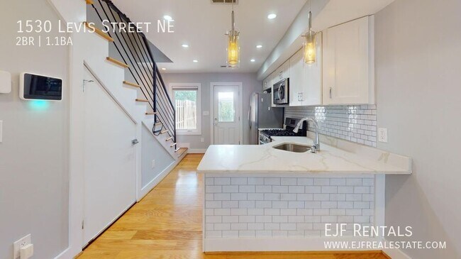 Photo - 1530 Levis St NE