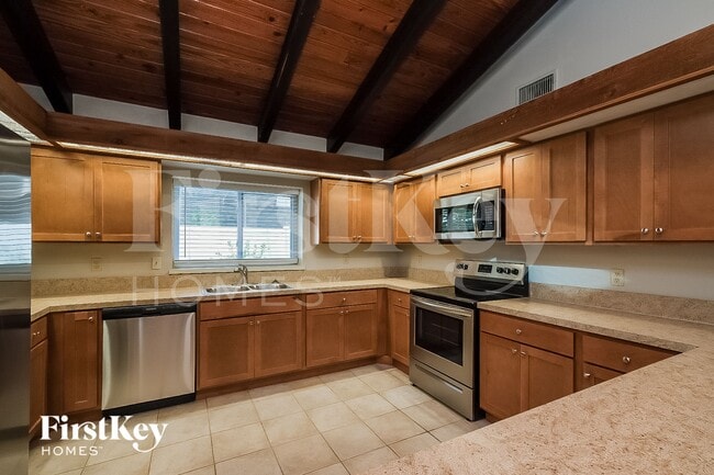 Photo - 2918 Deer Run N