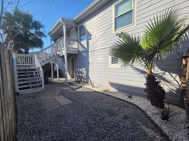 Building Photo - 5012 Avenue K Unit 1