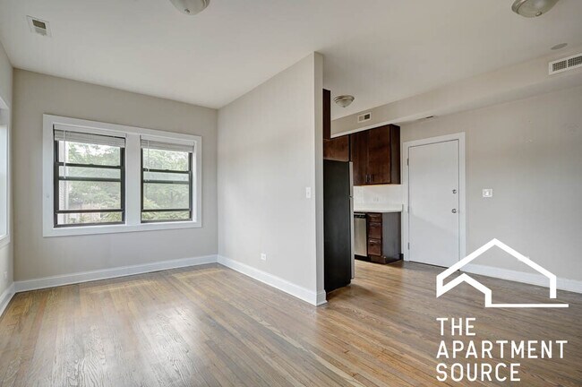 Photo - 3407 W Fullerton Ave Unidad 2C