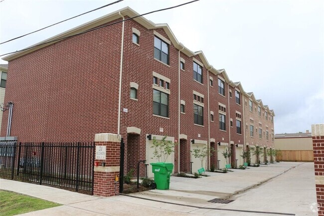 Building Photo - 2710 Hullsmith Dr Unit 802 Rental