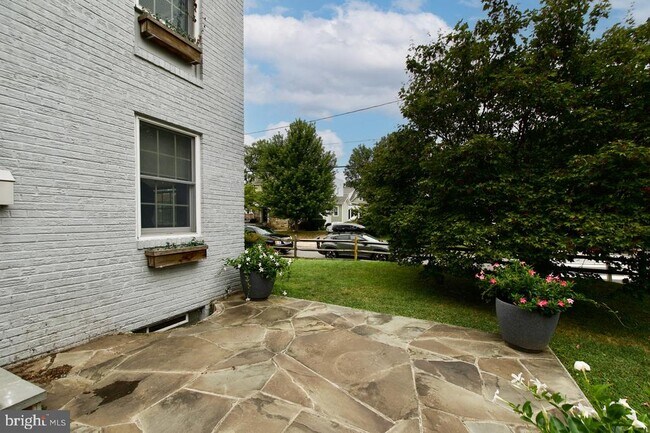 Photo - 1820 Leslie Ave Townhome