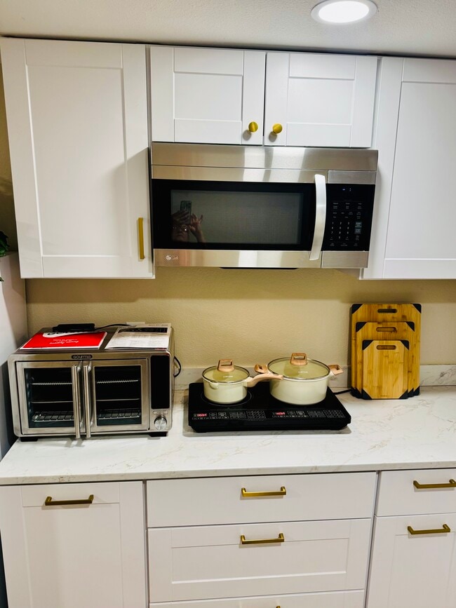 New appliances - 4101 Red Bird Pl Unit 101