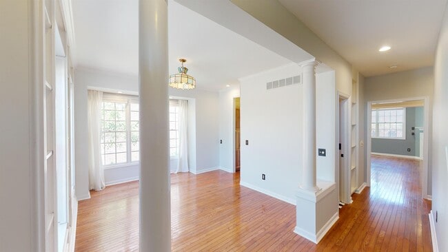 Photo - 922 Mound St