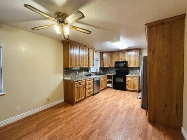 Photo - 1040 S 600 W