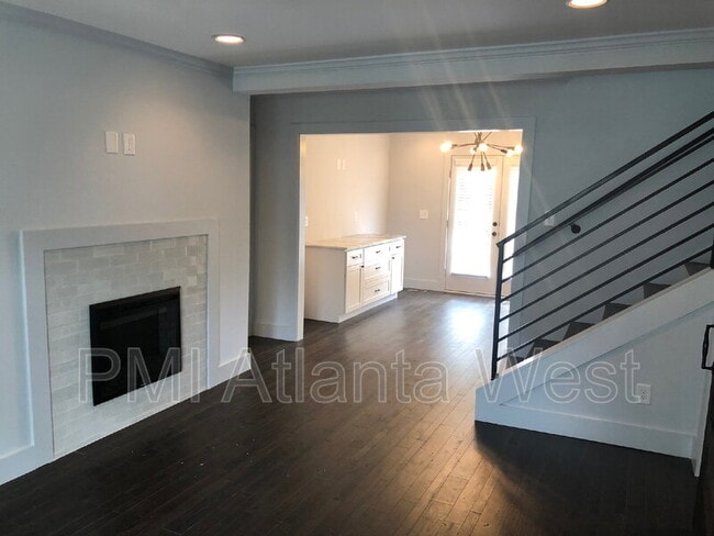 Photo - 874 Rochelle Dr SW