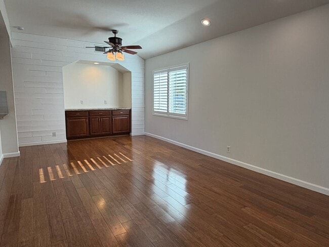 Photo - Very Private Carriage Unit Available Now!