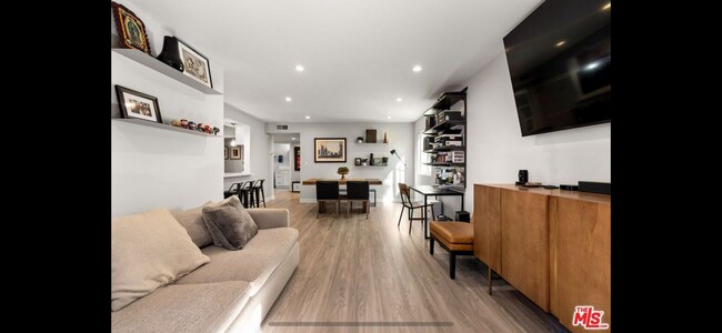 Photo - 6728 Hillpark Dr Unidad Z.#308