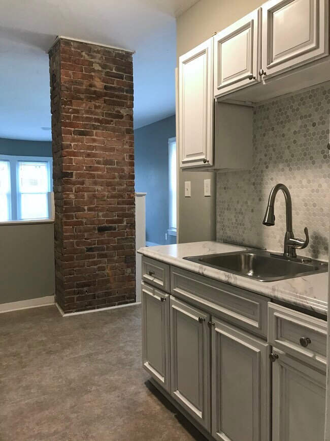 Photo - 135 Elmwood Ave Unit 4