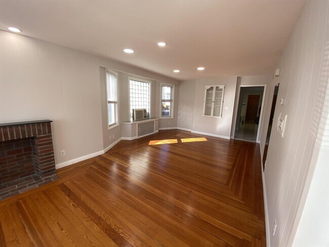 Photo - 16 Alexander Ave Unidad 1