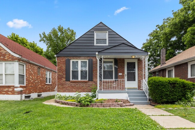 Building Photo - Cozy University City Brick Home with Basement & Off-Street Parking Near WashU & The Loop