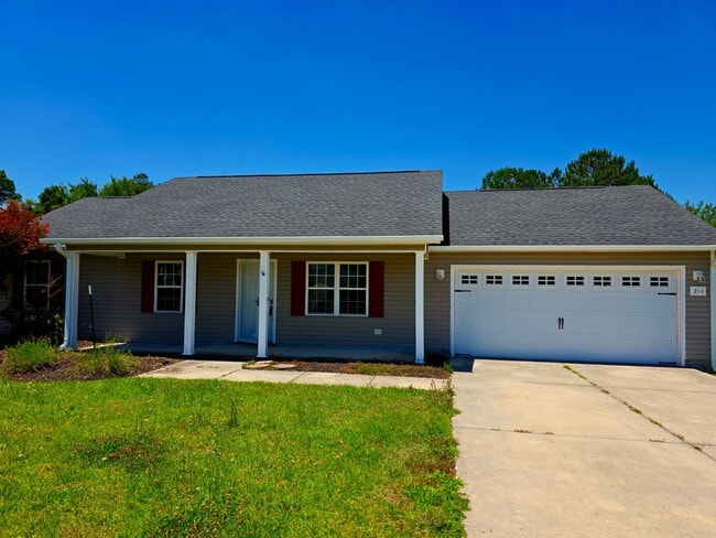 Building Photo - 3 BR, 2 BA home available in Hubert