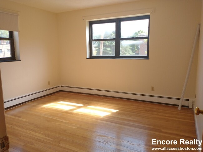 Photo - 264 Grove St Unidad 7