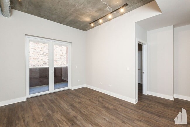 3833 N Broadway Unit 320