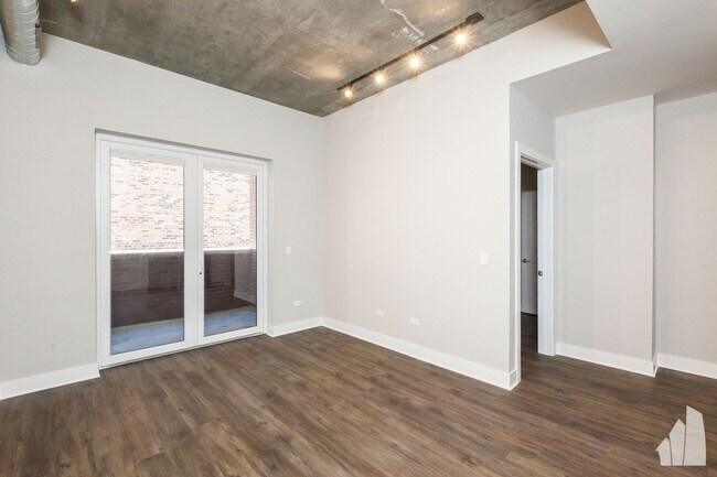 Photo - 3833 N Broadway Unit 320