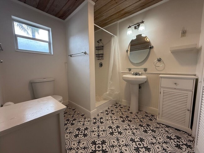 656 Manor Dr Unit 4