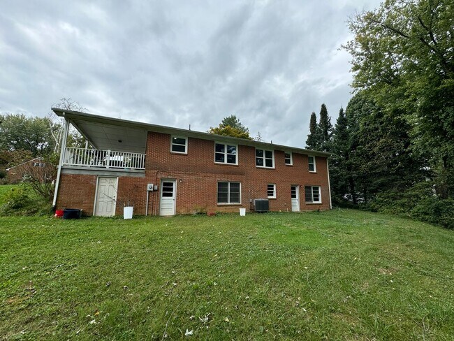 Photo - Spacious Home close to VT campus - 3bd 2ba