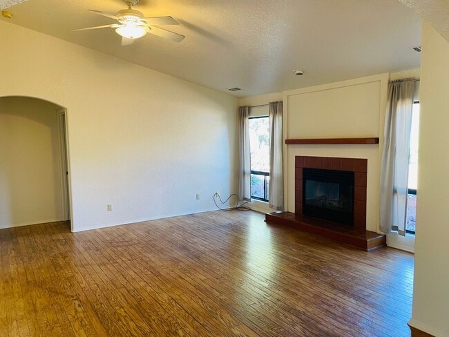 Photo - 30 Quartz Dr