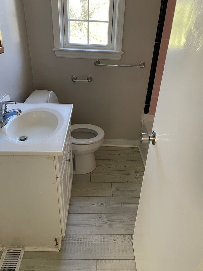 Photo - 3540 Bost St