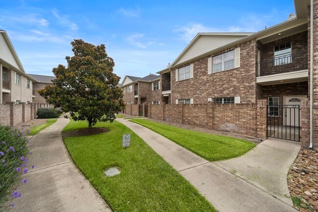 Building Photo - 2865 Westhollow Dr Unit 83 Rental