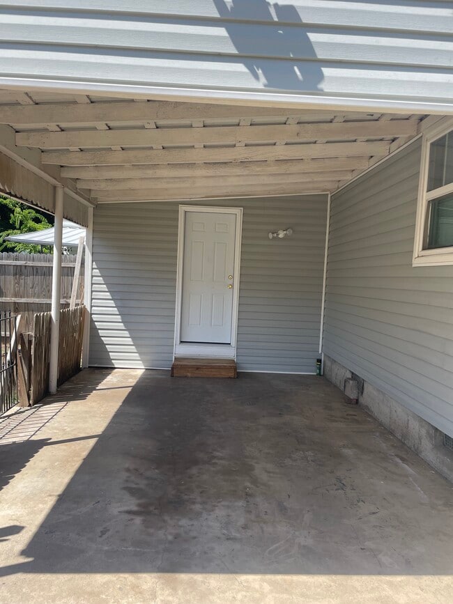 Photo - 900 N University Blvd