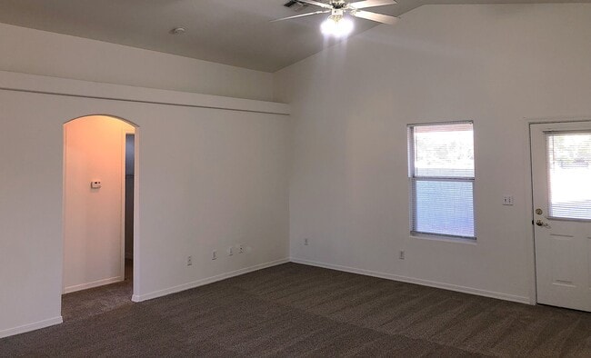 Photo - Charming 3+2 home in the heart of Kingman!