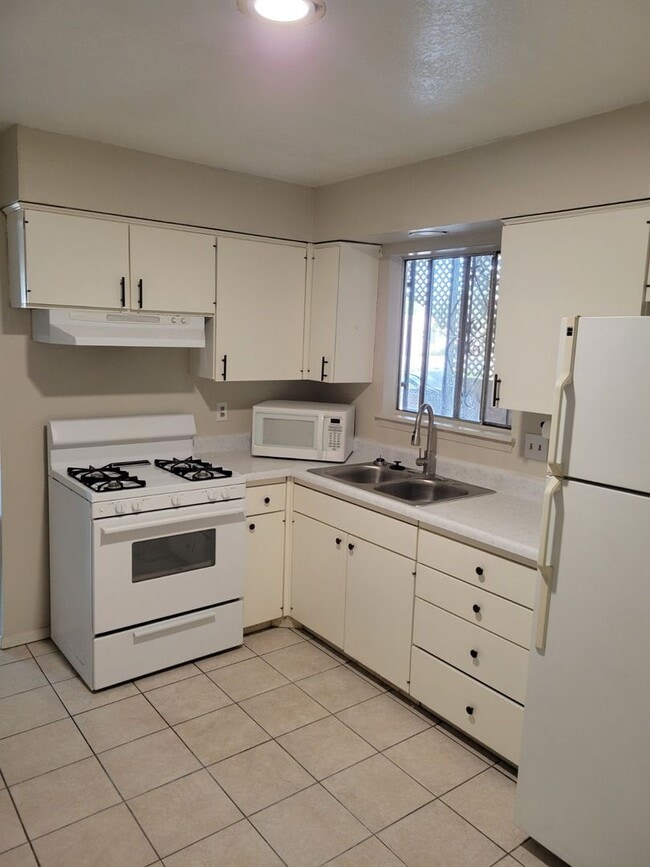 Photo - 3 bed 1 bath Townhouse Unit 1029 N. Melendres