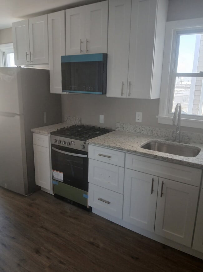 Building Photo - 60 Carteret Ave Unit 5