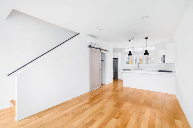 Photo - Gem in  Beacon Hill Neighborhood