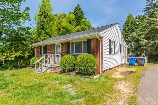 Photo - 208 Oakhurst St