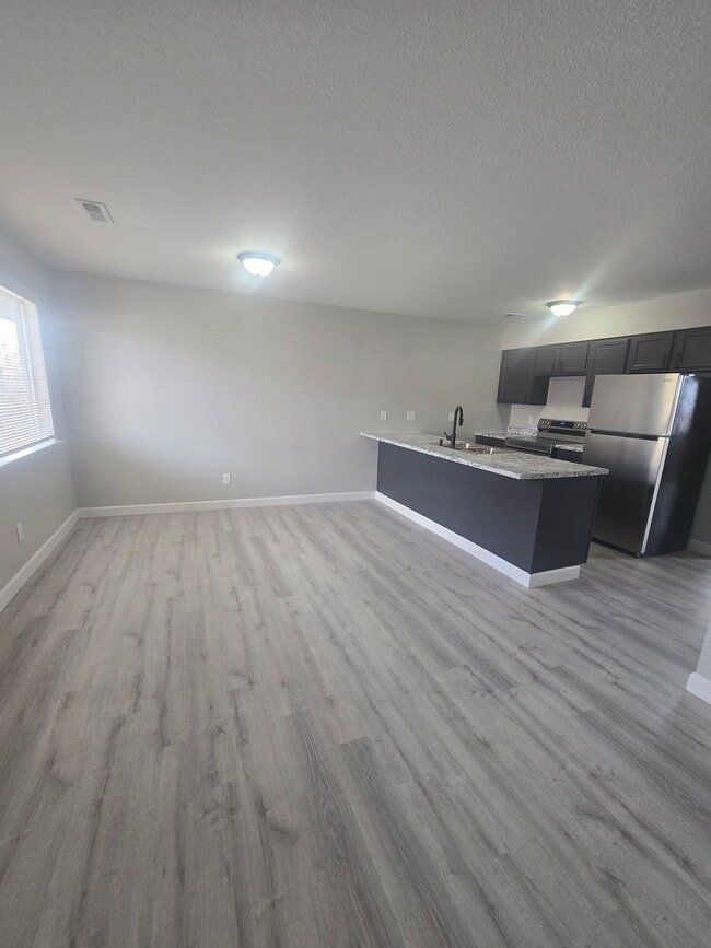 Building Photo - 2 Bedroom , 1 Bathroom Apartment! Unit 35 Osage Ridge Rd #7