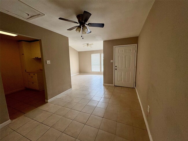 Photo - 1014 Graham Dr Unidad I3