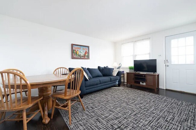 9 28th St E Unit 1/West (WINTER RENTAL ONLY)