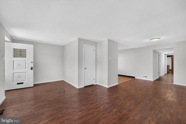 Photo - 2261 Strahle St