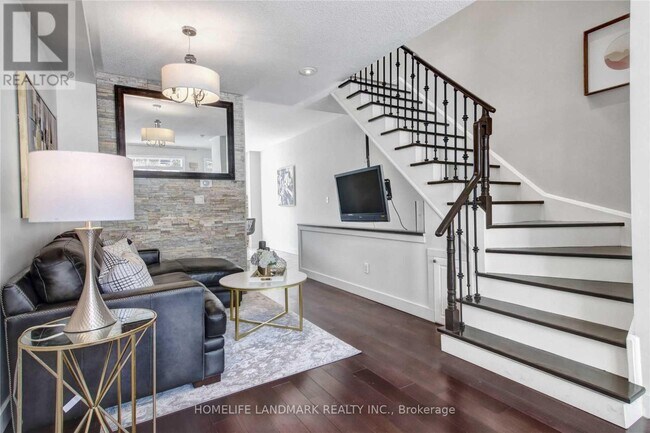 Photo - 25 Hounslow Ave