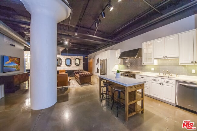 Photo - 530 Molino St Unit 113