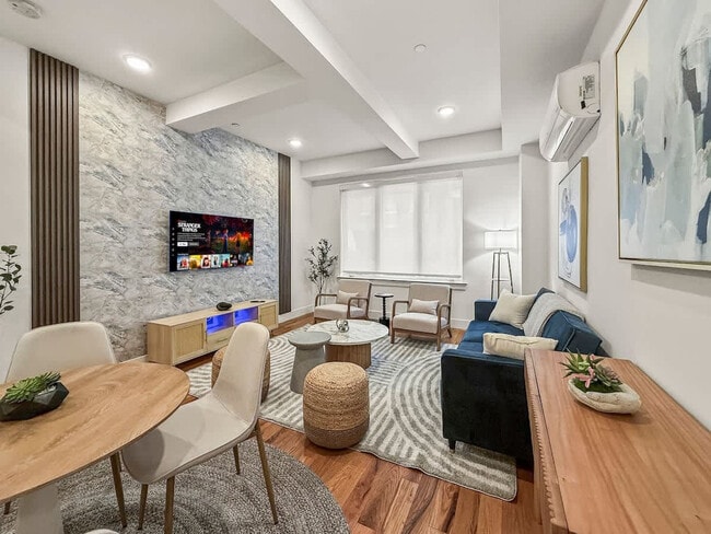 Photo - 236 W Thompson St Unit ID1055771P