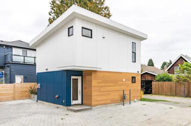 Building Photo - 10242 40th Ave SW