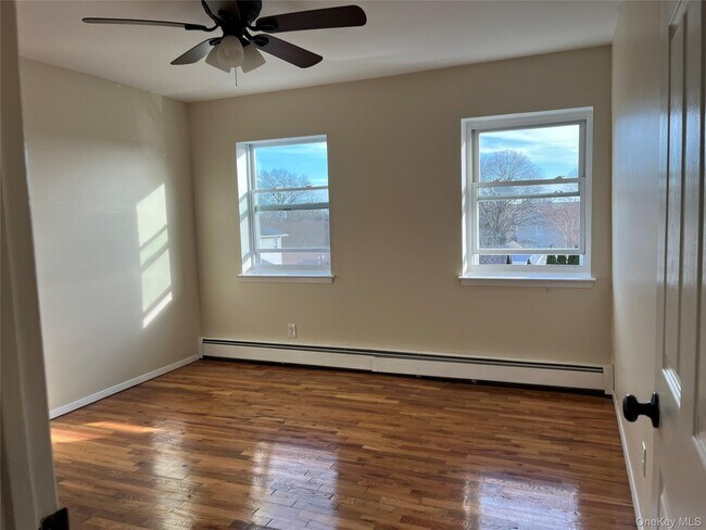 Photo - 410 Jericho Tpke Unit 3A