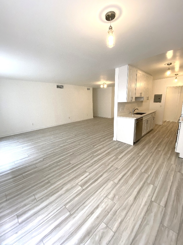 Building Photo - 1849 S Bentley Ave Unit 205 Rental