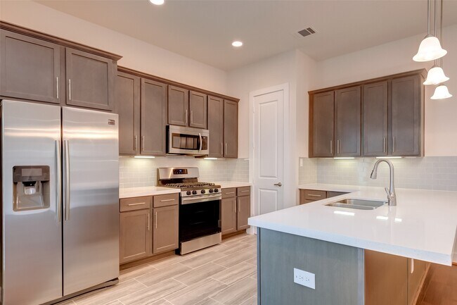 Photo - 1844 Parana Dr