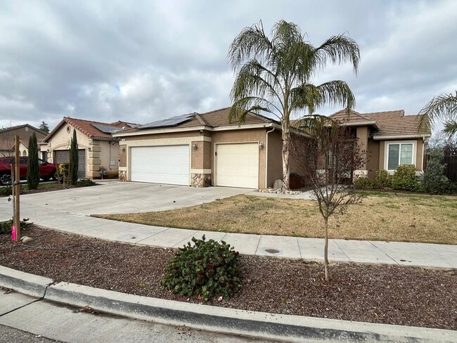 Building Photo - 5183 E Lowe Ave