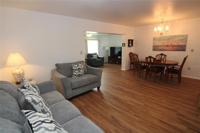 Photo - 810 Oakmont Ave