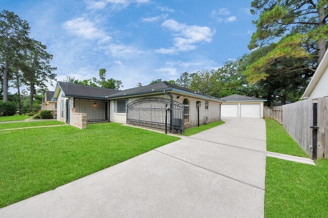 Building Photo - 23223 Canyon Lake Dr Rental