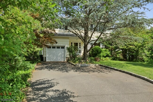 Building Photo - 164 Hillside Ave Rental