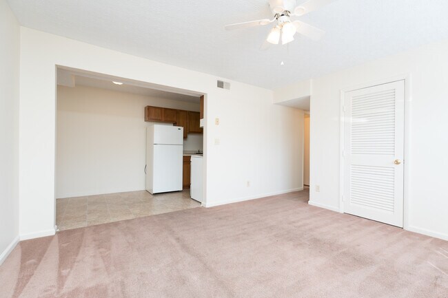 633 Princeton Pkwy Unit 8